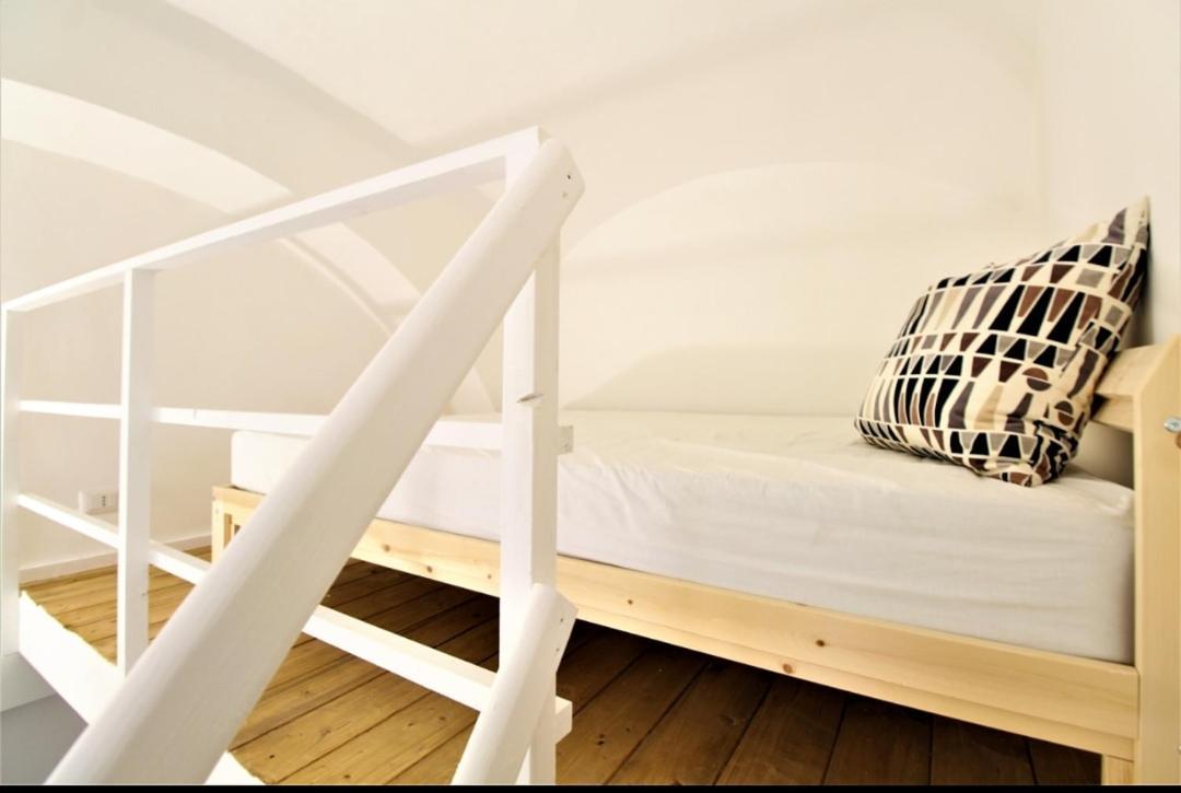 Central Guest House Наполи Екстериор снимка