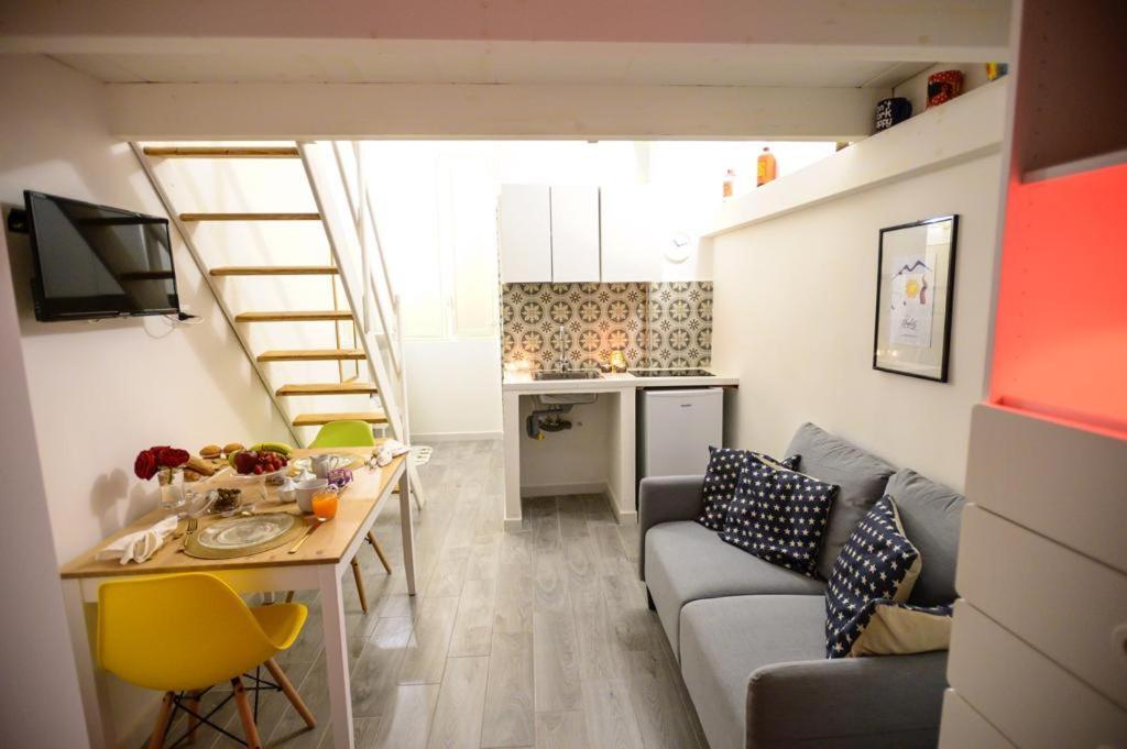 Central Guest House Наполи Екстериор снимка