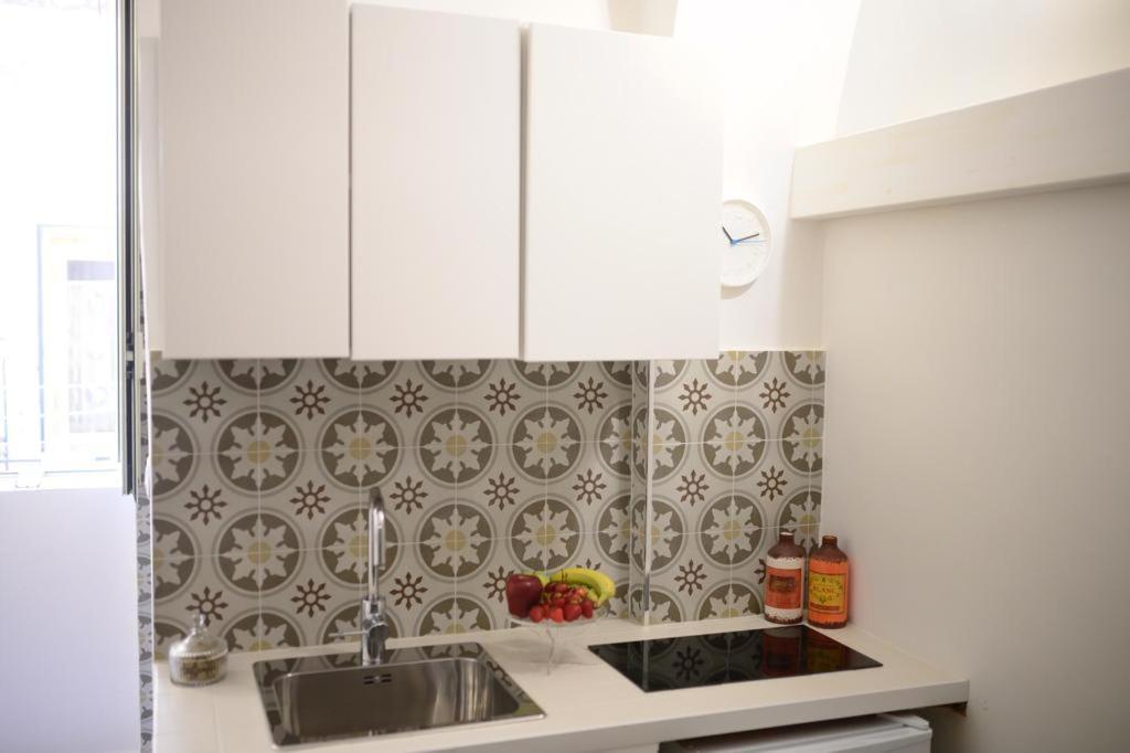 Central Guest House Наполи Екстериор снимка