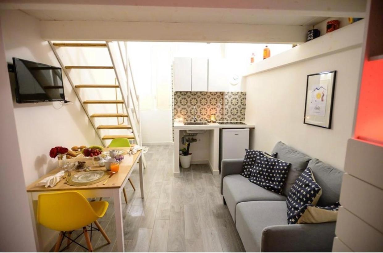 Central Guest House Наполи Екстериор снимка