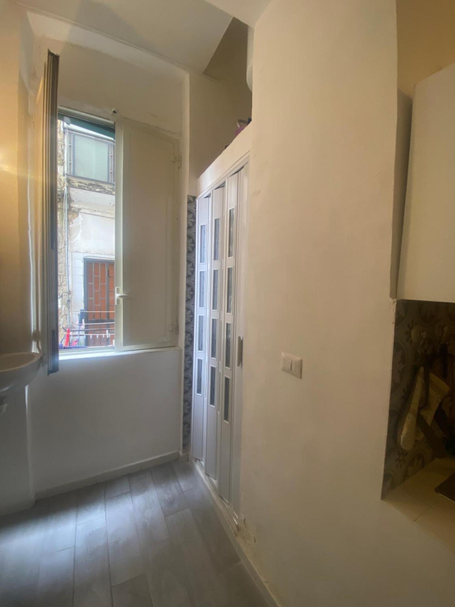 Central Guest House Наполи Екстериор снимка