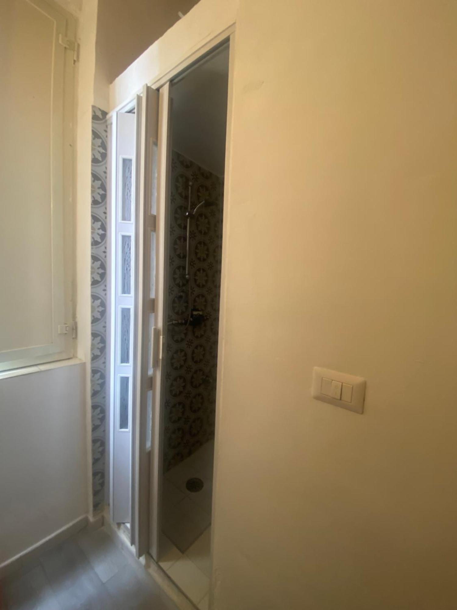 Central Guest House Наполи Екстериор снимка