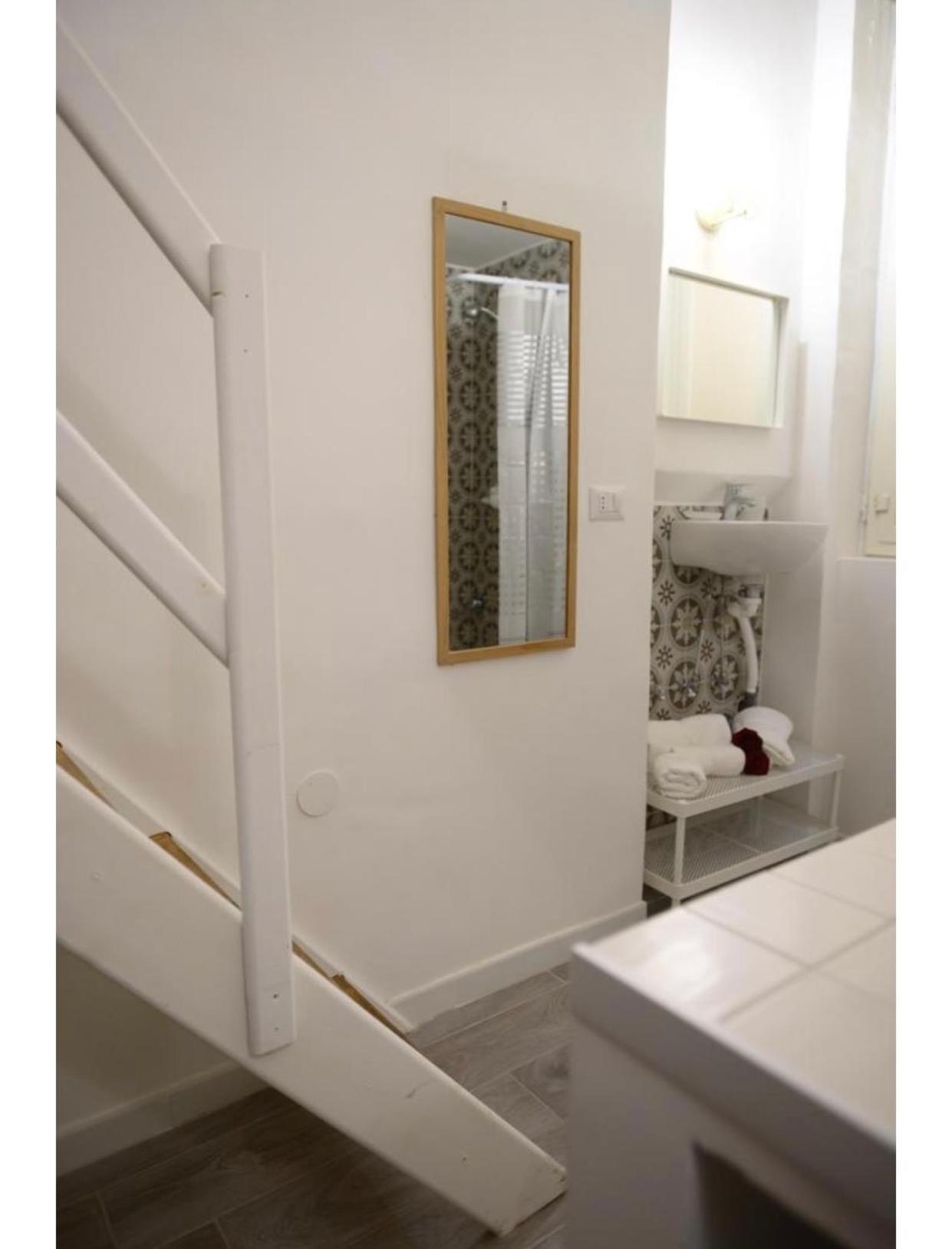 Central Guest House Наполи Екстериор снимка
